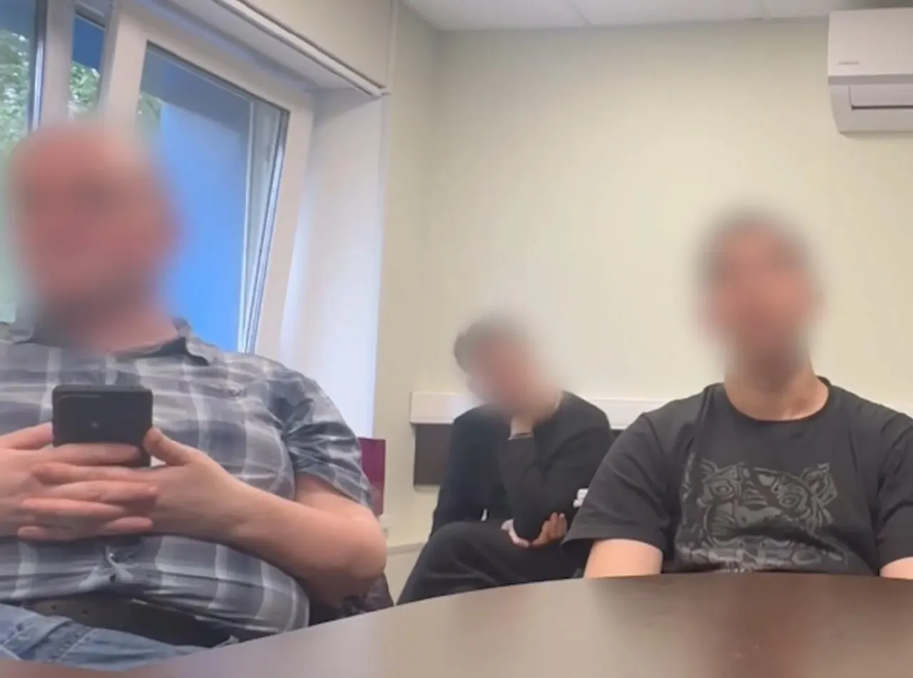 Следственный комитет сообщил о мерах против чат‑бота для знакомств «Дайвинчик». По сообщению, этот сервис якобы используют спецслужбы Украины, в связи с чем возбуждены уголовные дела о терроризме.