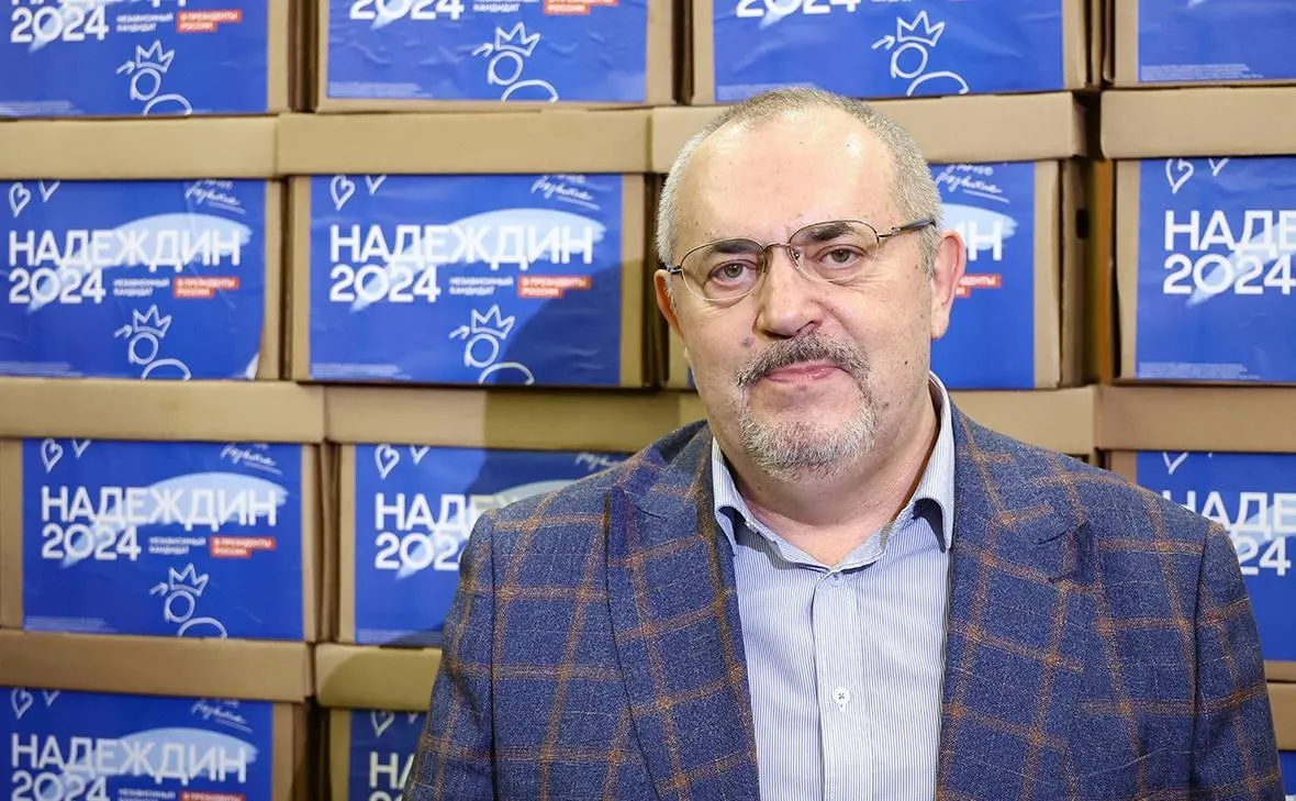 Политик объявил о сворачивании кампании, сославшись на давление: признание иноагентом, обвинения в пропаганде экстремизма, ограничения ФССП и финансовые проблемы. В июле ему запретили выезд и оштрафовали судом.