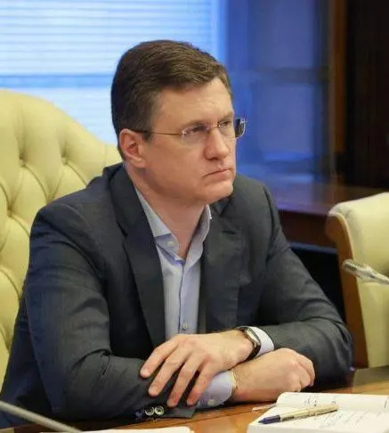 Александр Новак на совещании 7 июля поручил ежедневный мониторинг запасов и логистики поставок, а также принятие всех мер для недопущения локальных сбоев в снабжении топлива.