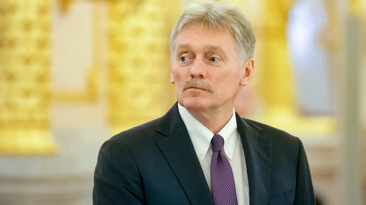 Пресс‑секретарь президента заявил, что вовлечение западных стран превратило спецоперацию в полноценный вооружённый конфликт. Он назвал удары по гражданской инфраструктуре террористическими и заявил о готовности к переговорам при посредничестве США.