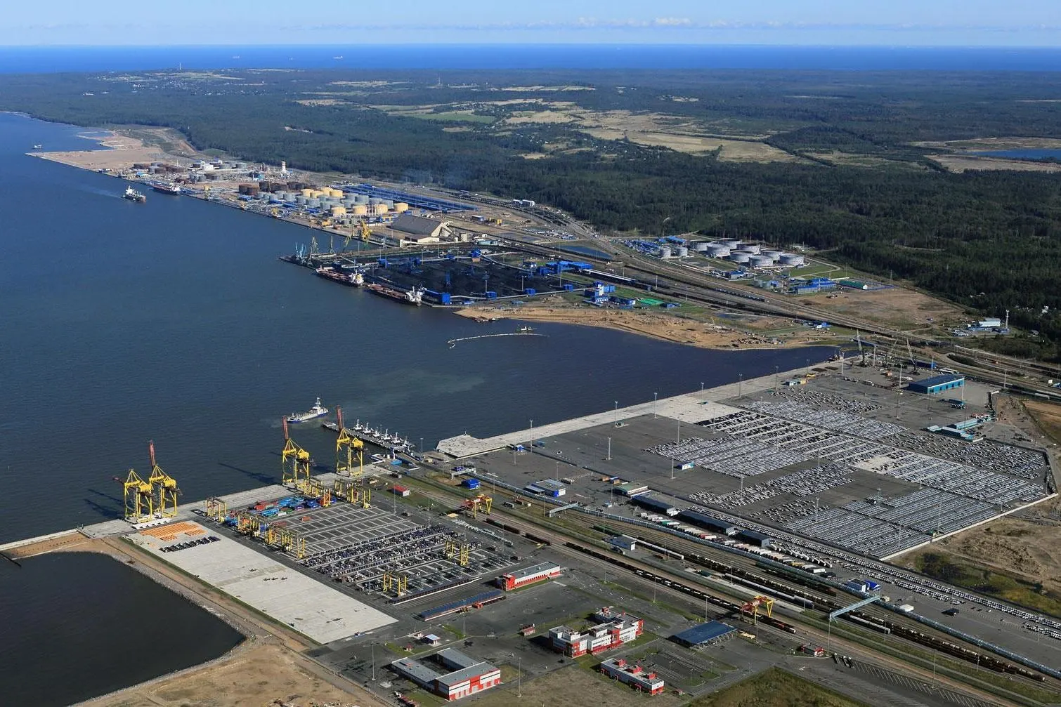 Указ о передаче около 26% акций «Усть-Луга Ойл», принадлежащих кипрской Capefar Limited, введён в действие: пакет акций перейдёт под механизм временного управления, который был введён в апреле 2023 года.