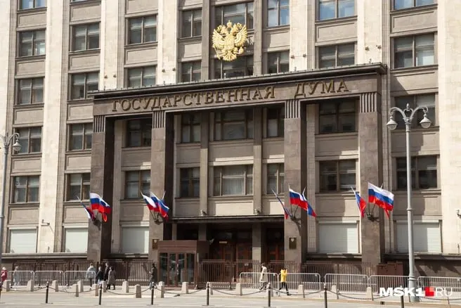 В Кузбассе опубликованы данные о доходах и имуществе губернатора Ильи Середюка, включенного в федеральный список кандидатов в Государственную Думу. По декларации за прошлый год он заработал более 10 миллионов рублей и владеет двумя квартирами в Калининградской области. Редакция NGS42 также изучила отчёты других кузбасских кандидатов, чтобы понять их «багаж» перед выборами.