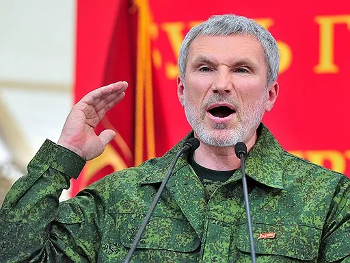 Лидер партии «Родина» Алексей Журавлёв отреагировал на перевод 500 рублей политика Антона Михальчука, назвав его подачкой и пообещал вернуть деньги. Накануне Верховный суд РФ удовлетворил иск Журавлёва и снял с выборов в Госдуму партию «Яблоко»; ранее Журавлёв называл их «национальными предателями» и обвинял в работе на Запад.