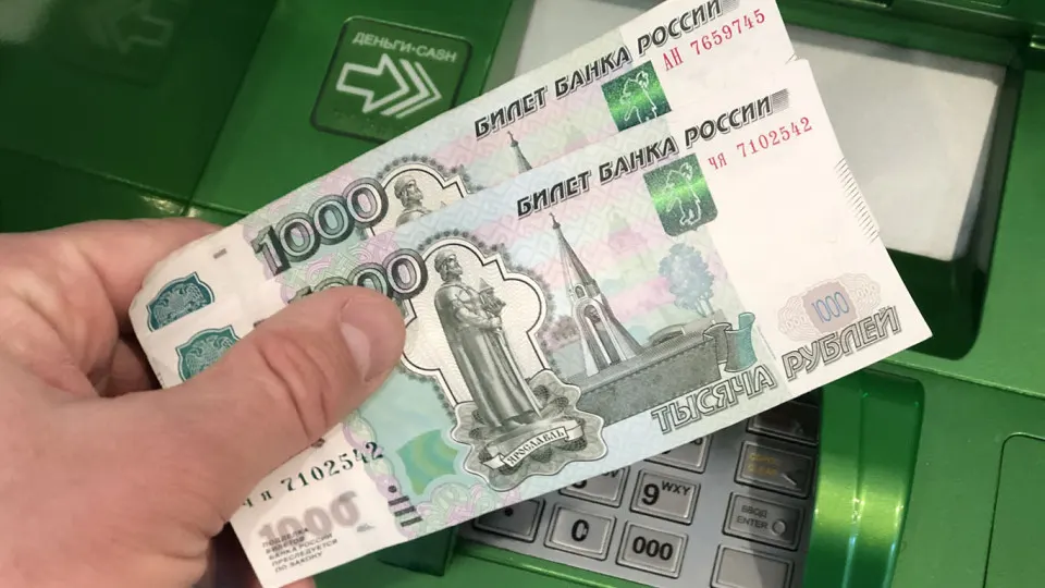 МВД призывает россиян самостоятельно ограничивать финансовые операции: лимиты на снятие наличных и переводы по номеру телефона. По данным ЦБ за первый квартал 2026 года фиксируются рост наличных и случаи краж, что подталкивает к принятию мер.