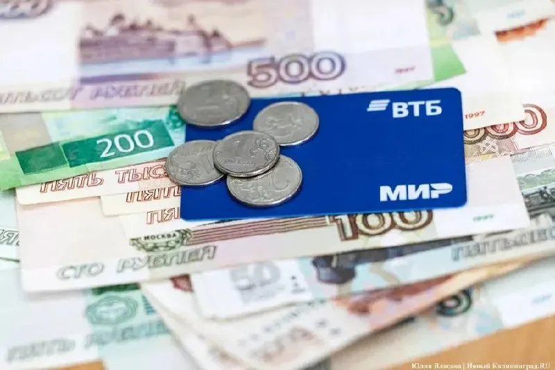 Через две недели в России начнется массовый запуск цифрового рубля: банки смогут открывать кошельки цифрового рубля на собственном балансе, что позволит клиентам размещать депозиты и брать кредиты в новой валюте.