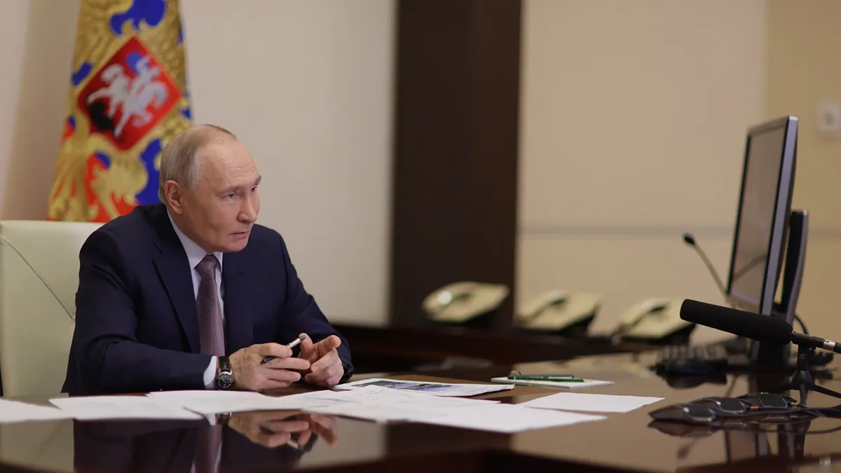 Указ допускает введение временного внешнего управления на принадлежащих государству объектах критической инфраструктуры в случае неисполнения или задержки выполнения мер по обеспечению их безопасности. Документ опубликован на портале правовых актов и вступает в силу после официальной публикации.