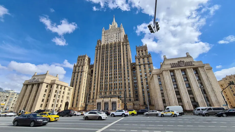 Москва заявляет о строгой позици: любые попытки остановить конфликт на Украине без устранения его первопричин не работают; обсуждается роль США и западных стран, а также дипломатический путь к целям России.