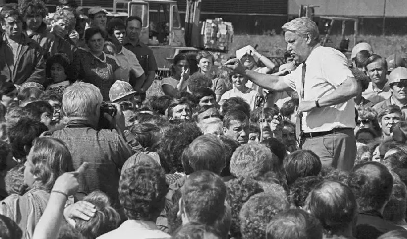 В августе–октябре 1990 года Борис Ельцин призвал руководителей автономий взять суверенитет в рамках Российской Федерации. В материале — хронология ключевых шагов и деклараций, которые шлифовали карту суверенитетов, и отражение позиции лидеров республик.