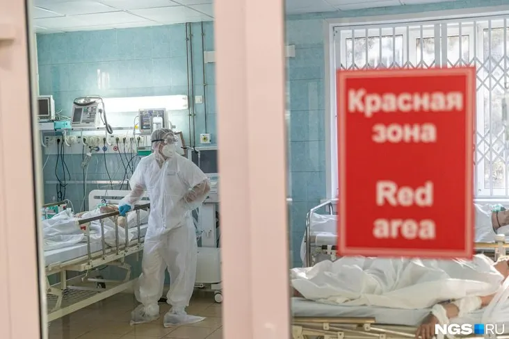 Суд учёл, что на фоне ранних этапов пандемии коронавирус был мало изучен и медицинские работники испытывали большую нагрузку; однако в деле зафиксированы нарушения в работе врачей.