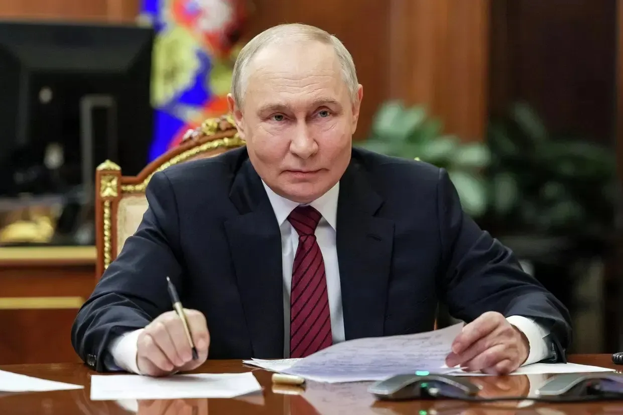 К середине августа 2026 года добровольные взносы бизнеса в федеральный бюджет достигли рекордной суммы — 383,69 млрд руб. Рост связан с инициативами предпринимательского сообщества и обсуждением финансирования государственных расходов.