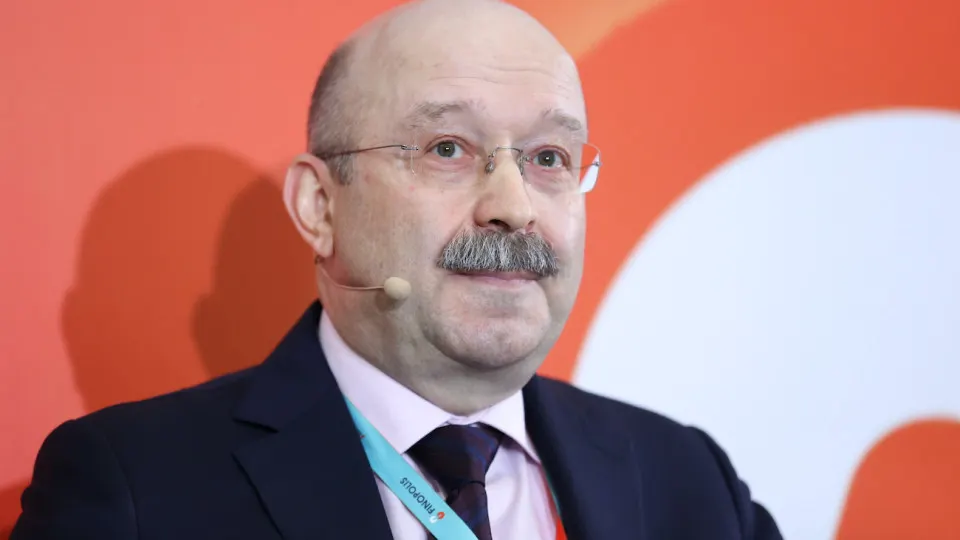 Эксперты предупреждают, что переход к милитаризованной экономике в России — нереалистичен и чреват разрушением экономической системы; обсуждаются последствия для бюджета, промышленности и мобилизации.