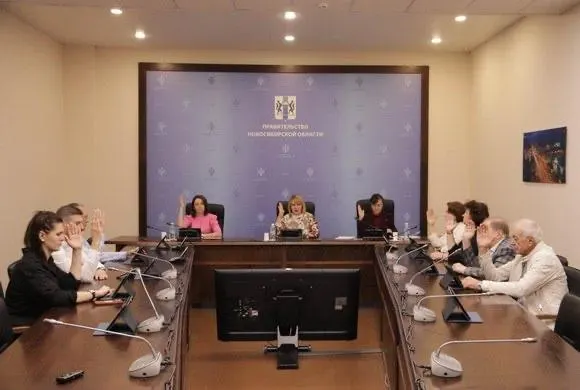В регионах фиксируют давление на избирателей и агитацию в медицинских учреждениях, а также моменты судебного и административного характера, связанные с подготовкой к выборам в Госдуму. Рассматриваются ситуации в Челябинской, Свердловской областях, Чувашии и Калининграде, а также вопросы контроля за ДЭГ и реакции местных властей.