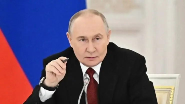 Президент России подписал указ о передаче долей «Нестле Кубань» и «Нестле Россия» во временное управление через компанию «Л.Е.В. Менеджмент». В рамках сделки часть долей иностранными акционерами стала управляться новой структурой; также под контроль перешли активы логистики и розничной сети.