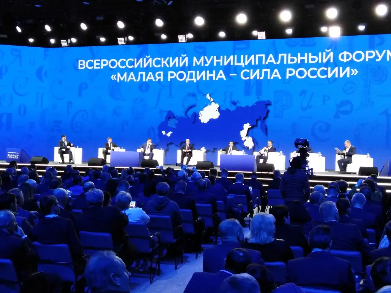 Президент подписал указ об ежегодном проведении форума «Малая родина — сила России» и церемонии вручения премии «Служение», указав ответственных за организацию и цели мероприятий.