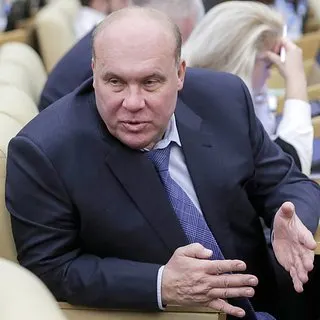 Депутат Андрей Колесник предложил учредить памятную дату — день участников специальной военной операции, установить дату на последнее воскресенье марта; идея подчеркивает роль тех, кто добывал победу и защищал интересы страны на полях СВО и обсуждение запланировано после завершения операции.