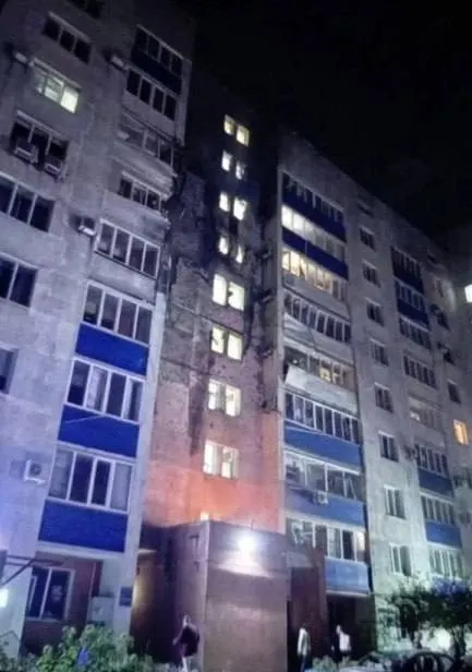 За ночь над Россией было уничтожено 516 беспилотников. В Ленинградской области повреждены объекты в порту Усть-Луга; в Самарской области зафиксированы взрывы в Тольятти и Новокуйбышевске; в Белгородской области погиб один человек, 16 ранены; Киев подвергся ударам.