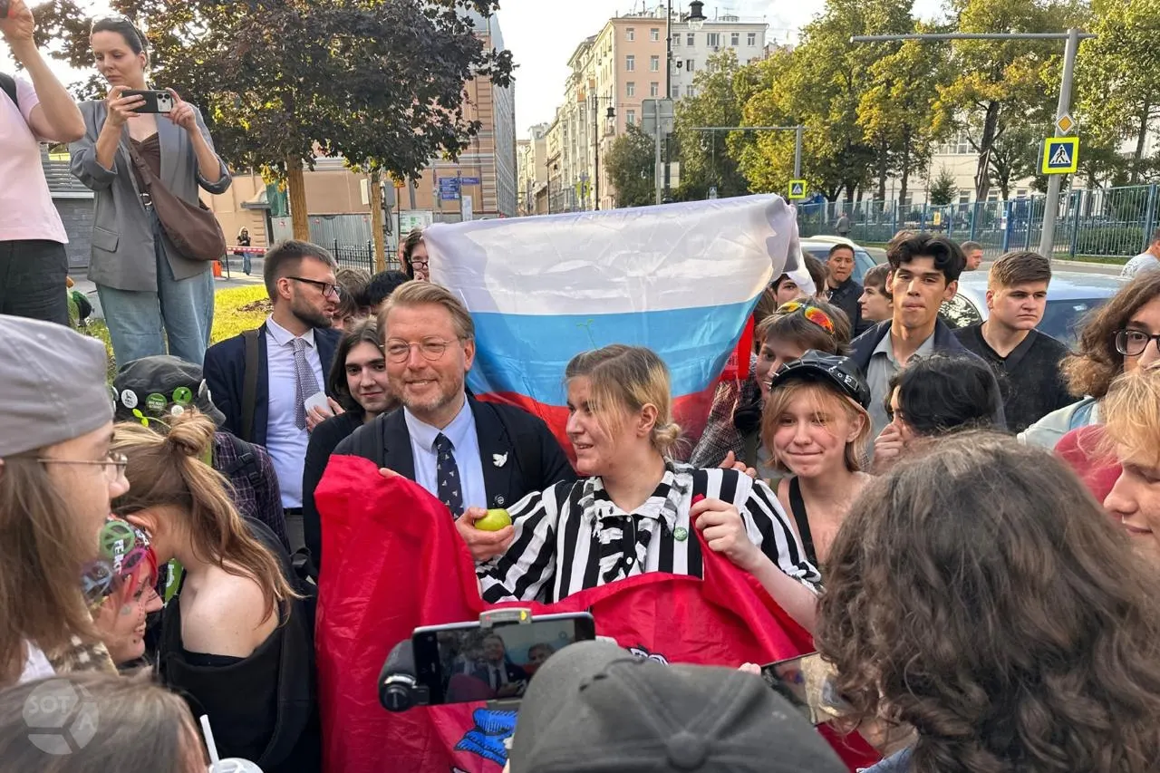 Верховный суд принял решение не передавать на рассмотрение Президиума надзорную жалобу партии «Яблоко» на отмену регистрации её федерального списка на выборах в Госдуму; дело развивалось по цепочке событий с решениями суда в августе.
