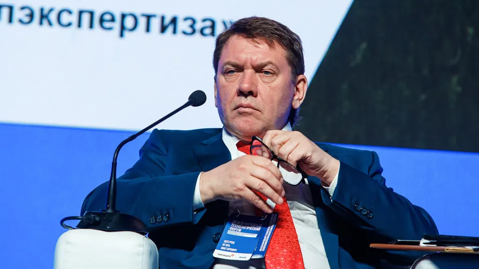 Гендиректор ФБУ «ГКЗ» Игорь Шпуров задержан по подозрению в получении взятки в особо крупном размере. По информации правоохранительных органов, в ближайшее время ему избрана мера пресечения, а следственные действия продолжаются. Ведомство Роснедр заявило о содействии расследованию.