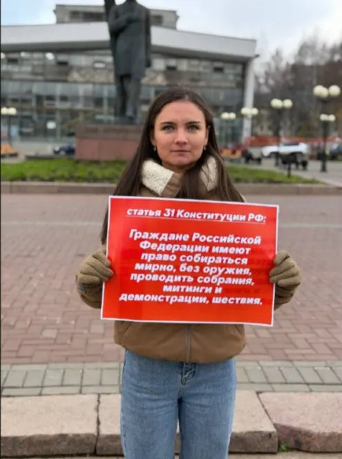 Госсовет Коми принял поправки к правилам проведения публичных акций: организаторы обязаны предупреждать уполномоченный орган за три–пять дней до проведения; 19 октября в Сыктывкаре прошла серия одиночных пикетов КПРФ.
