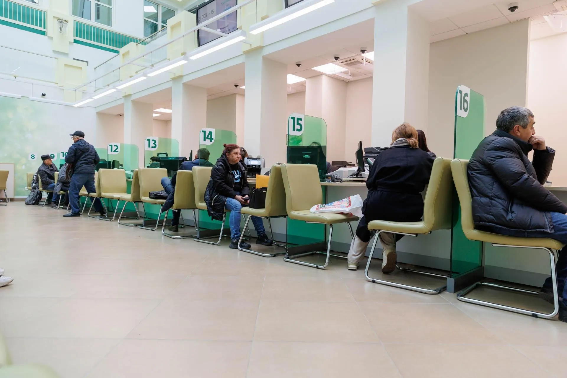 Обсуждается вероятность дефолта, сравниваются современные долги страны с августом 1998 года, эксперты дают предварительные комментарии к ситуации.