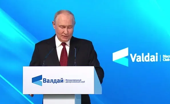 Президент России разъяснил мотивы проведения специальной операции и призвал стороны искать совместные пути мирного сосуществования, подчеркнув важность отказа от русофобии и насилия.