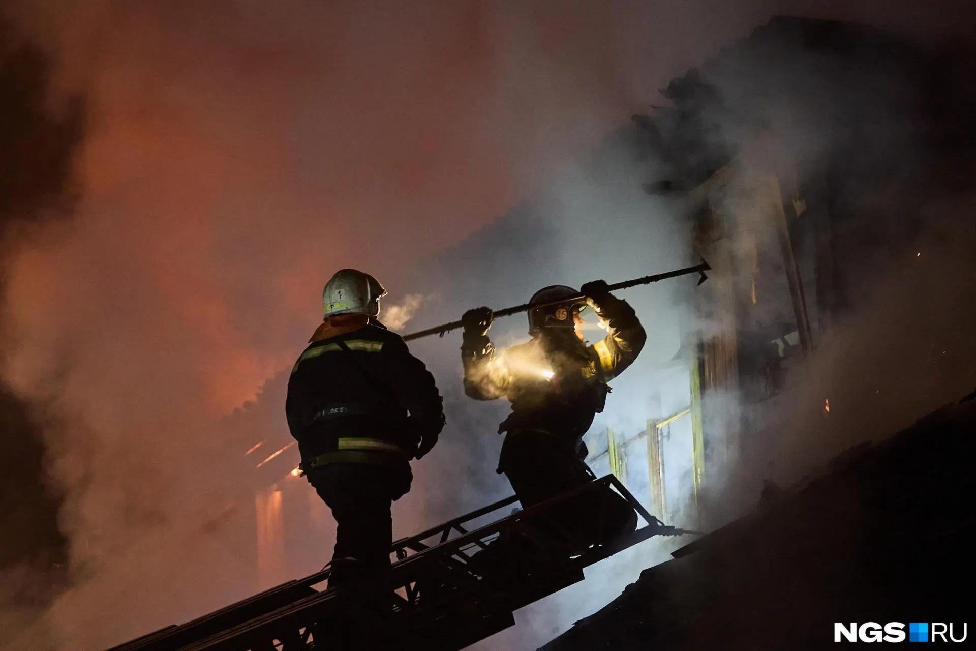 В Прокопьевске продолжается рассмотрение дела о пожаре в сауне, унесшем жизни пяти несовершеннолетних. На скамье подсудимых — совладельцы заведения и администраrтор. За четыре месяца процесса выясняется, на какой стадии разбирательство и близок ли его финал.