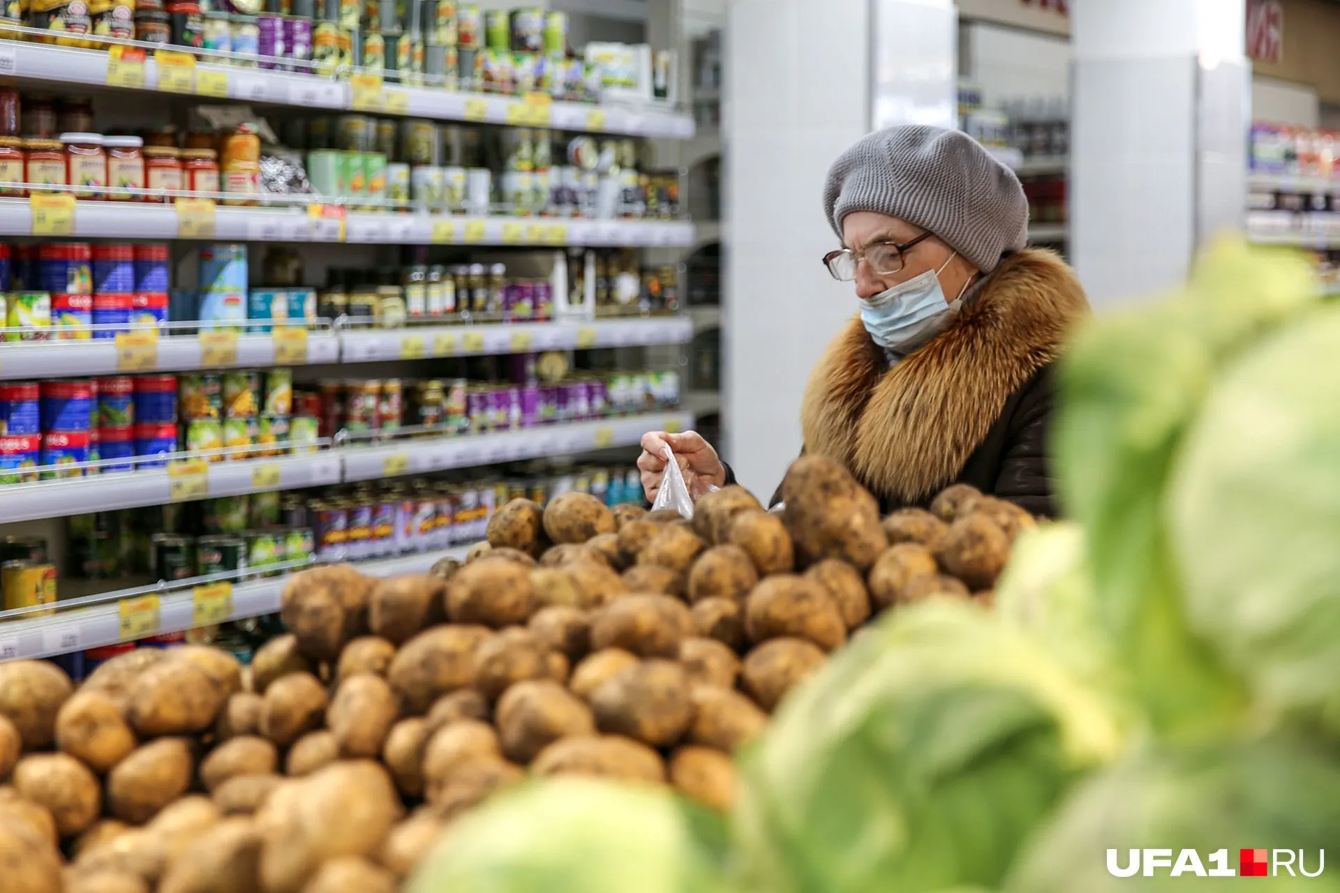 За неделю в Кузбассе зафиксирован рост цен на основные продовольственные позиции: подорожали овощи, яйца и другие товары, которые жители покупают регулярно. Сравнение актуальных ценников с данными за прошлую неделю демонстрирует общий рост.