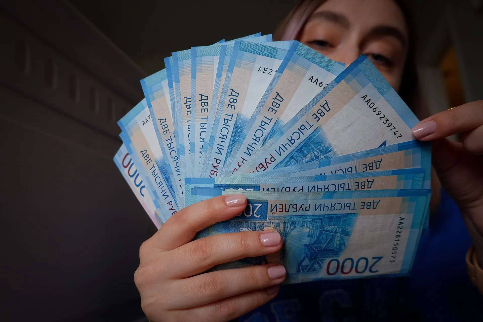 Налоговое бремя россиян продолжает расти; власти называют новый налог «идеальным» и обещают собрать около триллиона рублей, что затронет средний класс.