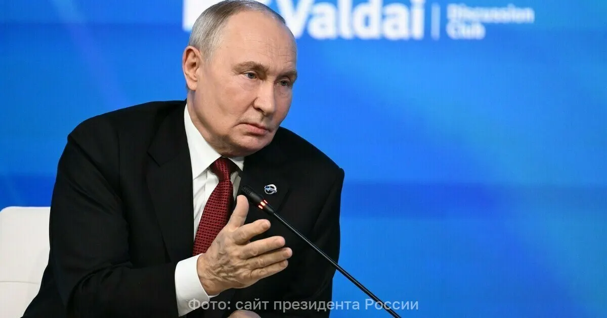 На пленарной сессии Валдайского форума Владимир Путин сообщил, что граждане России выстраивались в очереди на голосование, не обращая внимания на угрозы со стороны Украины.