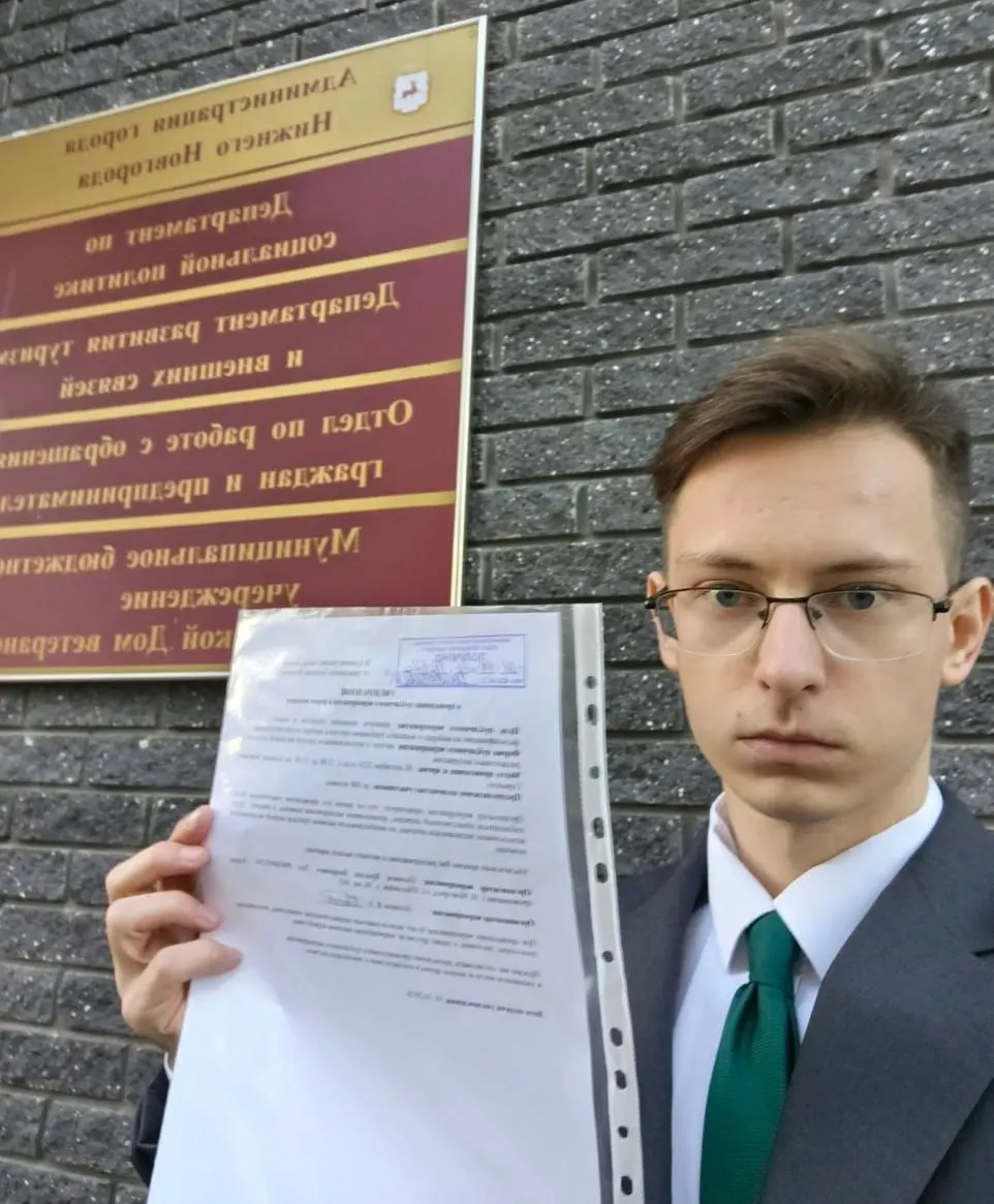 Активист Ярослав Поляков подал уведомление о митинге на 18 октября на площади Горького; мероприятие заявлено на 500 участников с 12:00 до 15:00. В тексте — цитаты о фальсификациях выборов и сведения о прошлых судах и запретах по регионам.