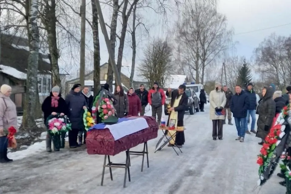 Правительство Смоленской области снизило выплаты за ранения и выплаты семьям погибших в войне против Украины. В 2026 году подобные сокращения зафиксированы и в ряде других регионов — список изменений охватывает несколько субъектов.
